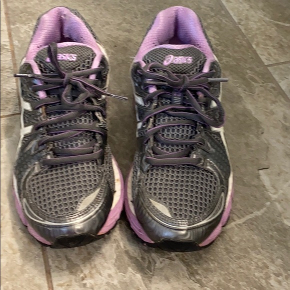 ASICS tennis shoe - Picture 2 of 5